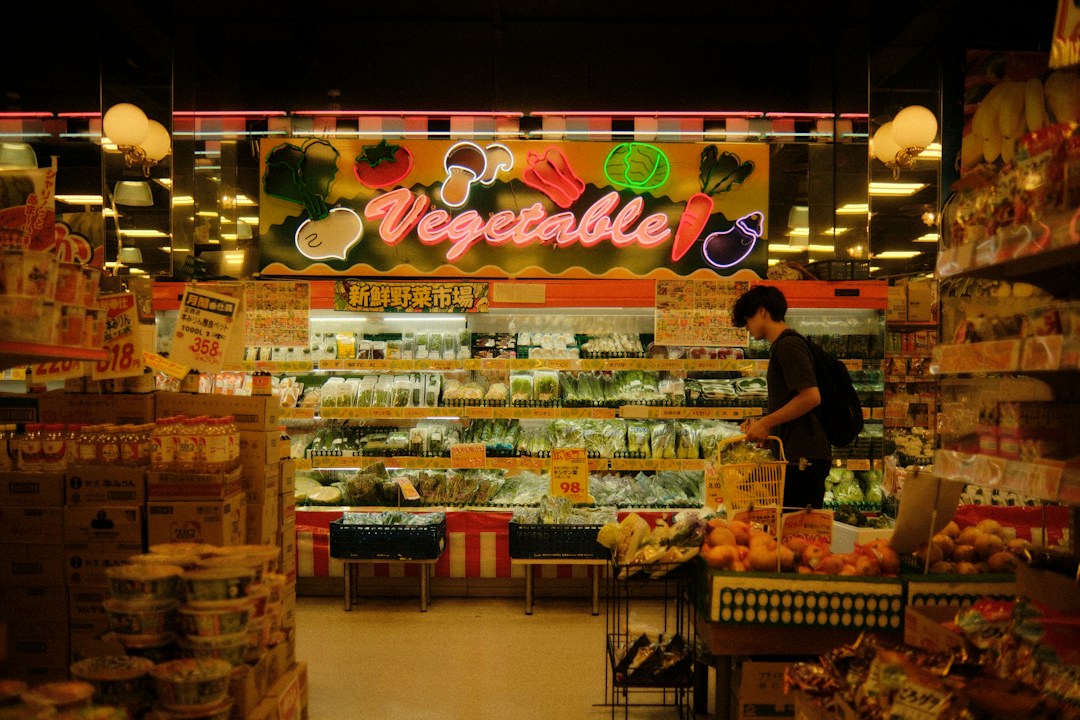 日本のスーパーで販売される野菜の売り場